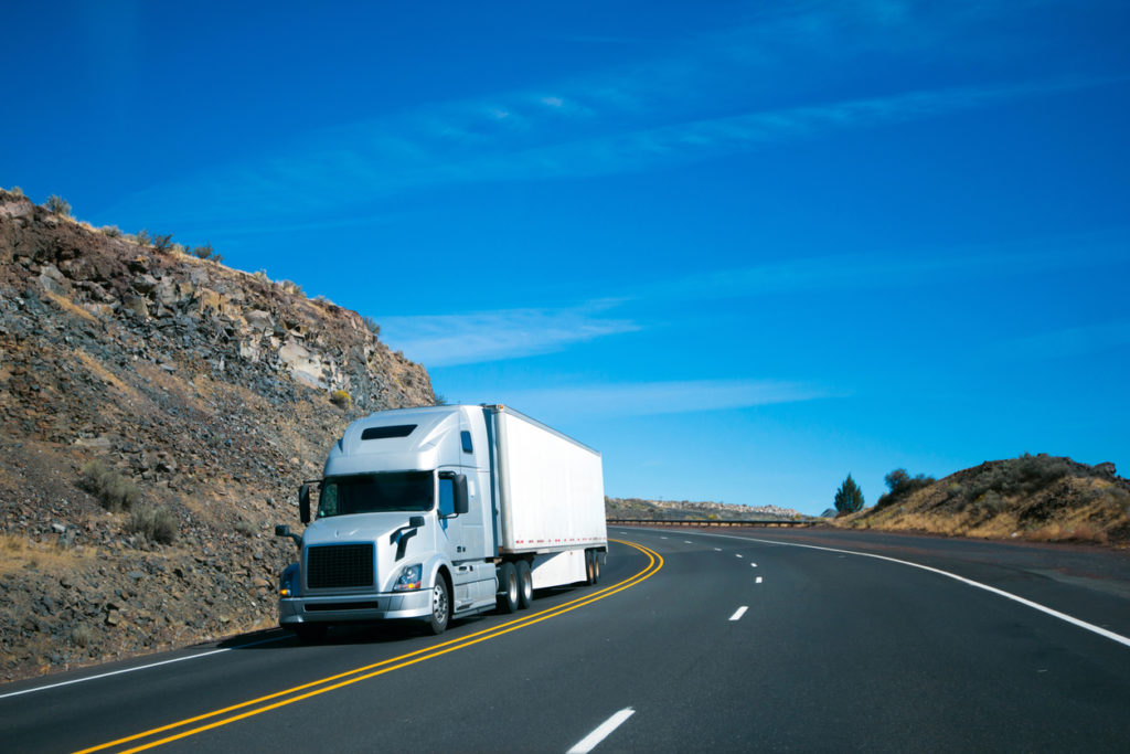 are-you-considering-a-career-as-a-long-haul-truck-driver-read-this